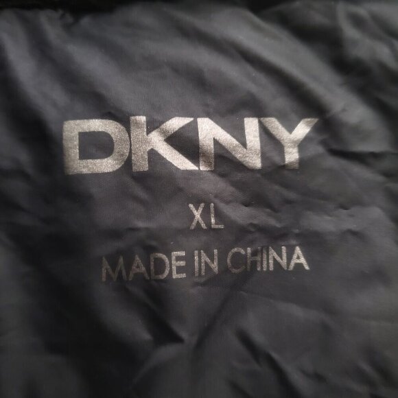 DKNY Down filled Black Puffer Jacket with Zipper Pockets Lightweight Size XL - Picture 4 of 15